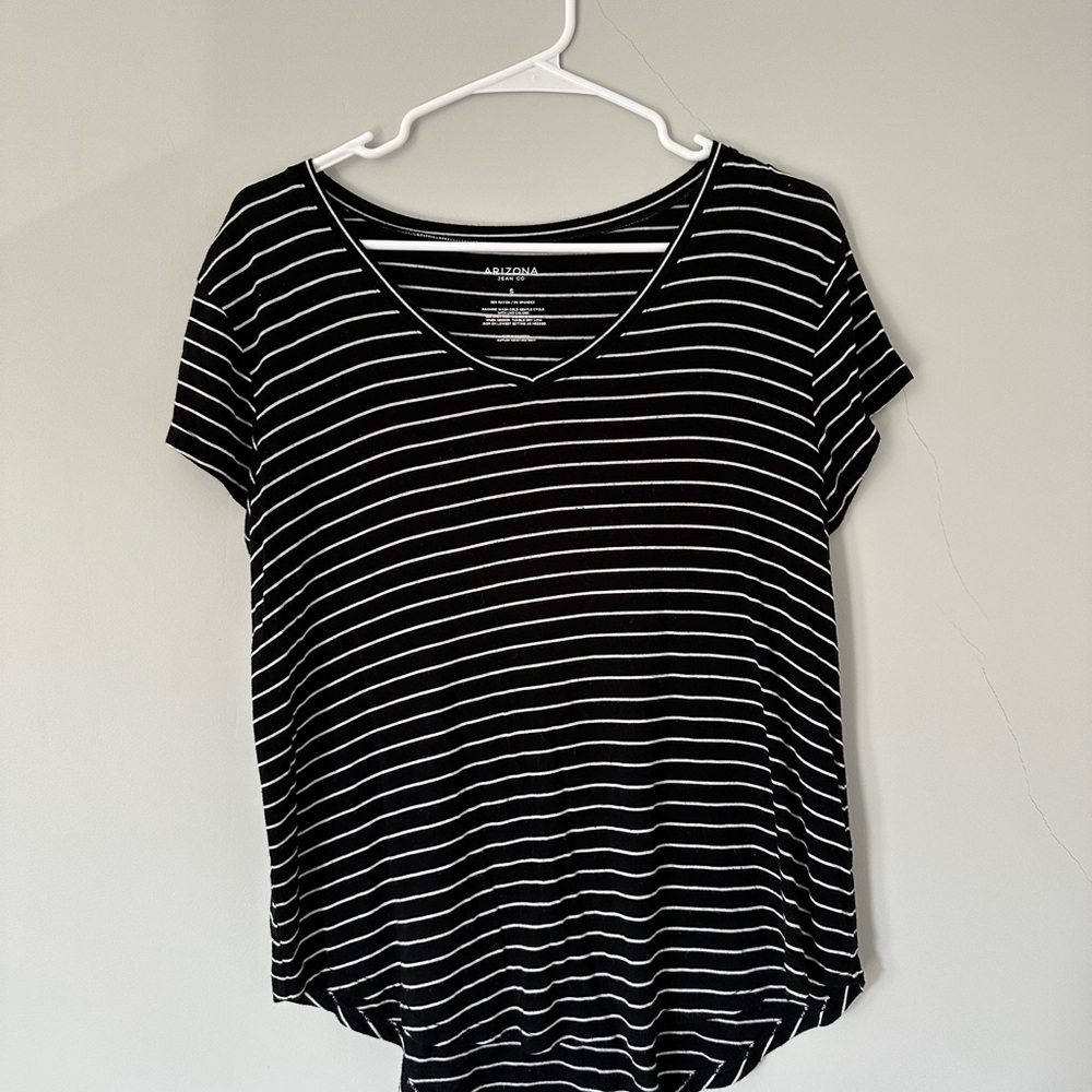 Arizona Jean Company Black and White Relaxed Short Sleeve Tee